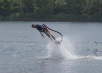 Flyboardozókról bemutató képek